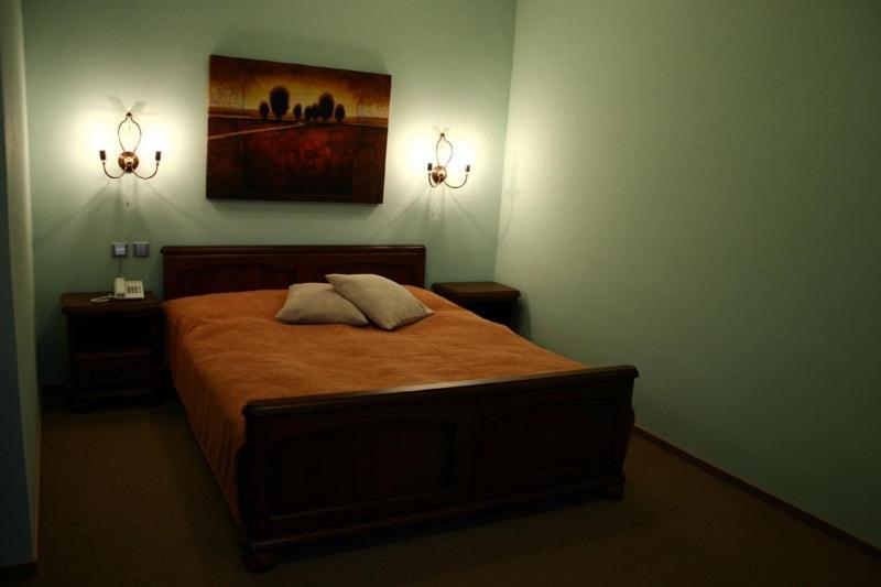 Zlaty Lev Hotel Louny Room photo